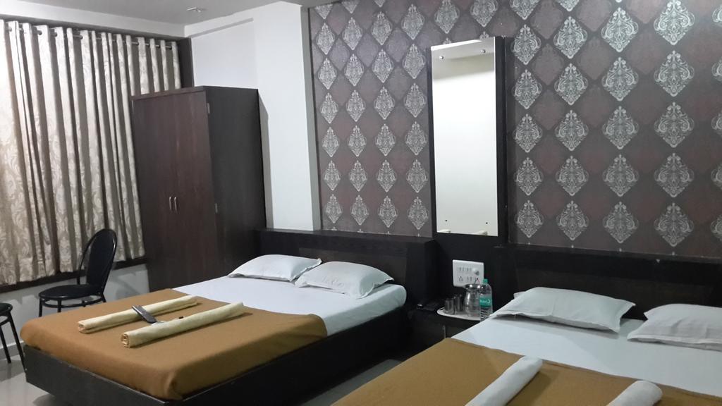 Hotel Sai Galaxy Inn シルディ エクステリア 写真