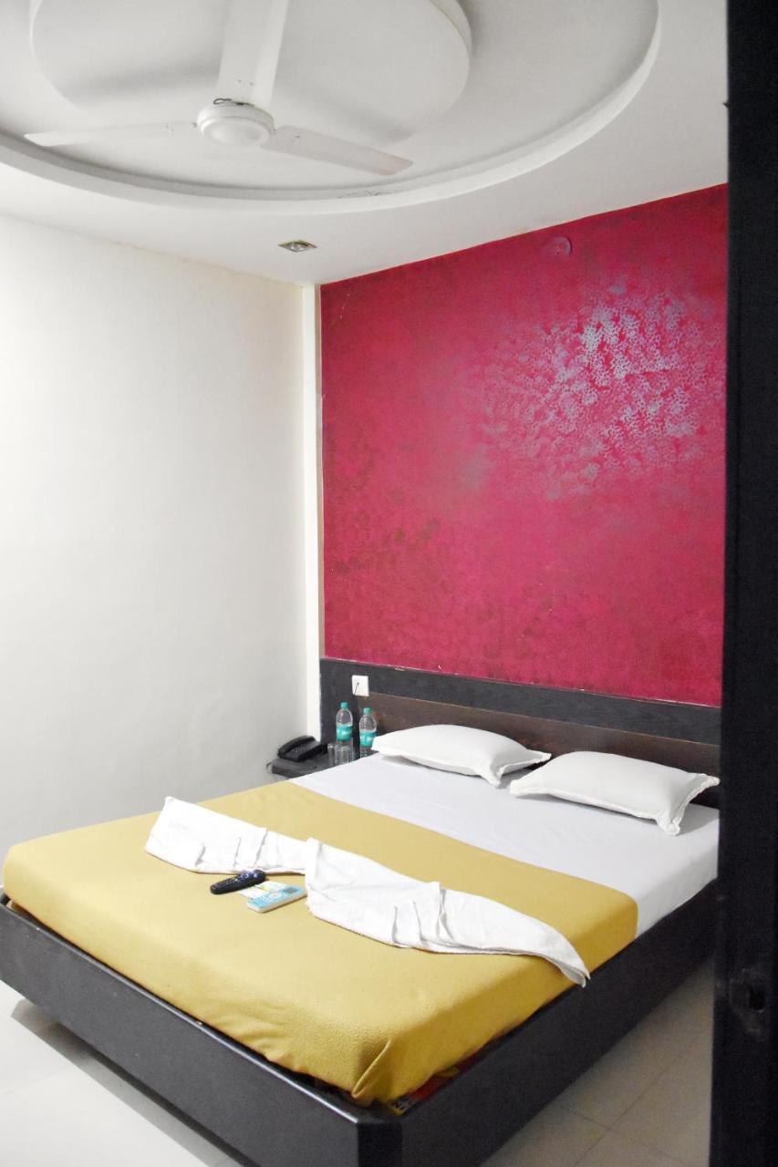 Hotel Sai Galaxy Inn シルディ エクステリア 写真